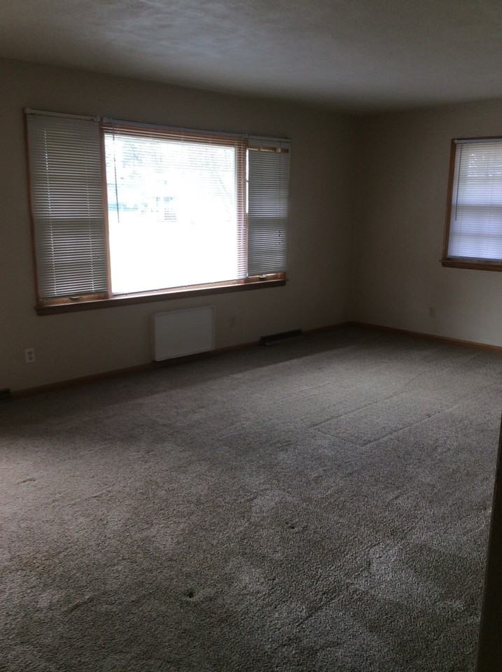 1624 Eastmoreland Ave - Photo 3 of 20