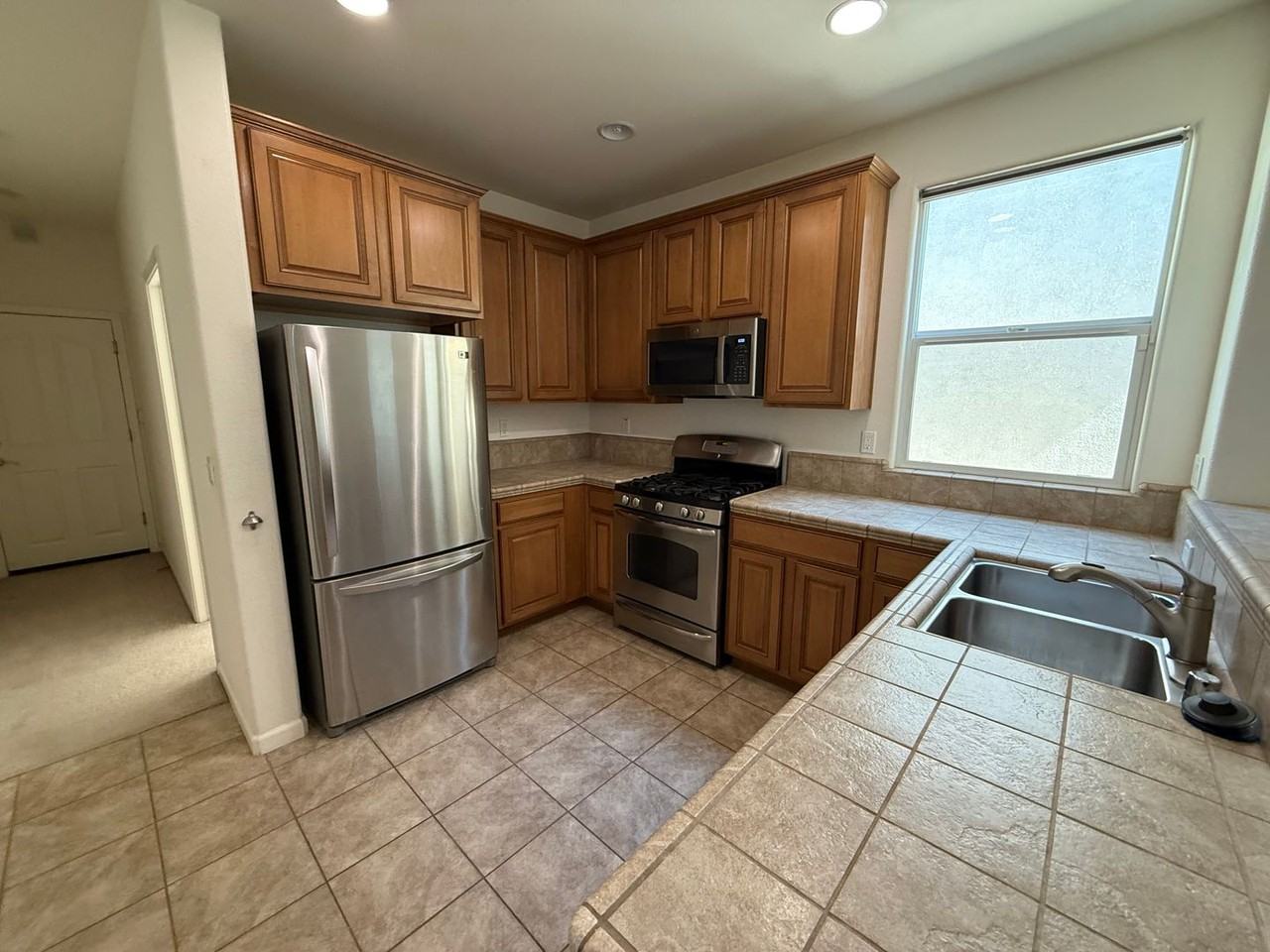 2912 Mojave Dr - Photo 3 of 12