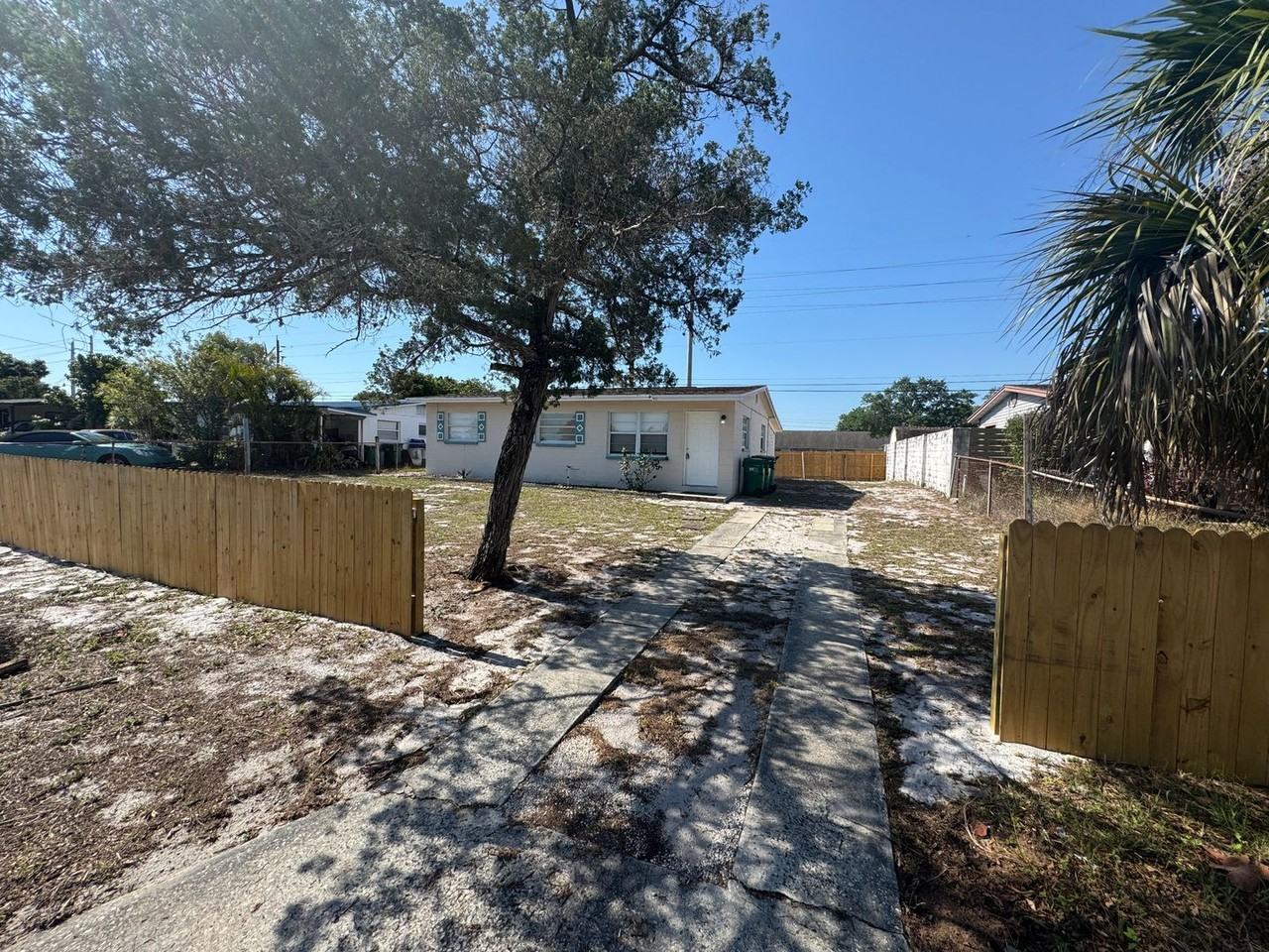 2415 Sadler Ln - Photo 2 of 20