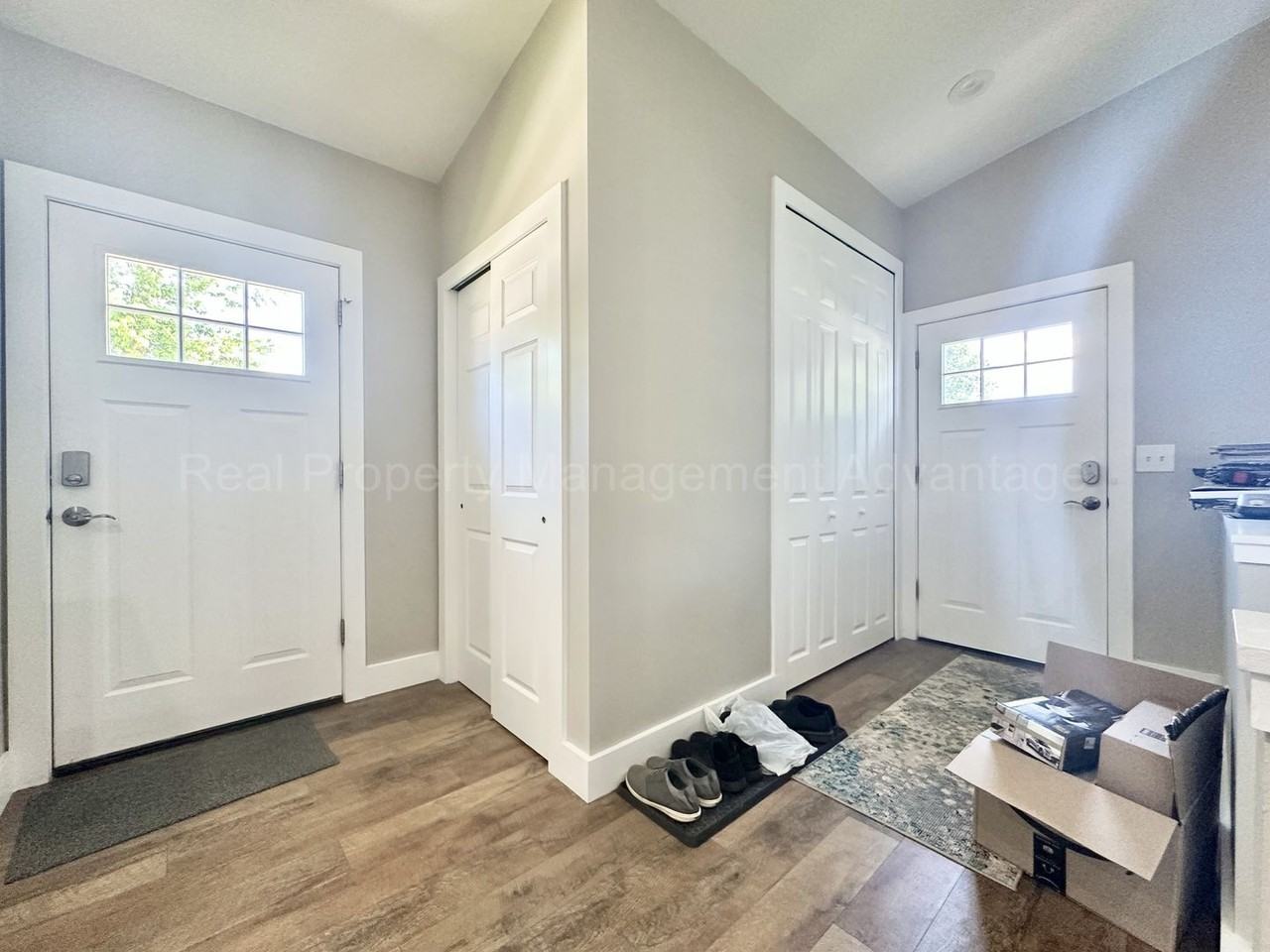 375 Roth Blvd - Photo 3 of 30