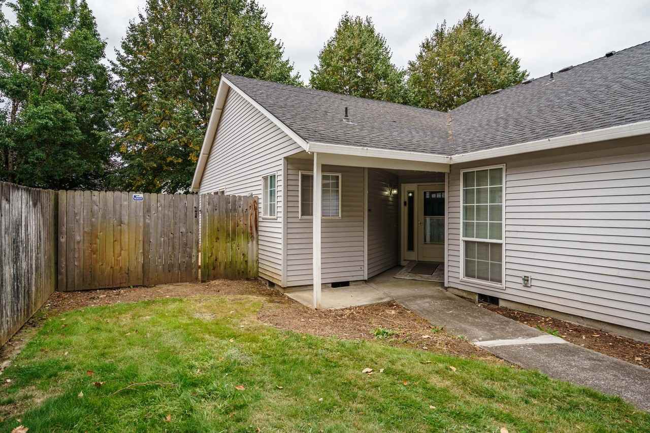 8417 Ne 55th St - Photo 2 of 32