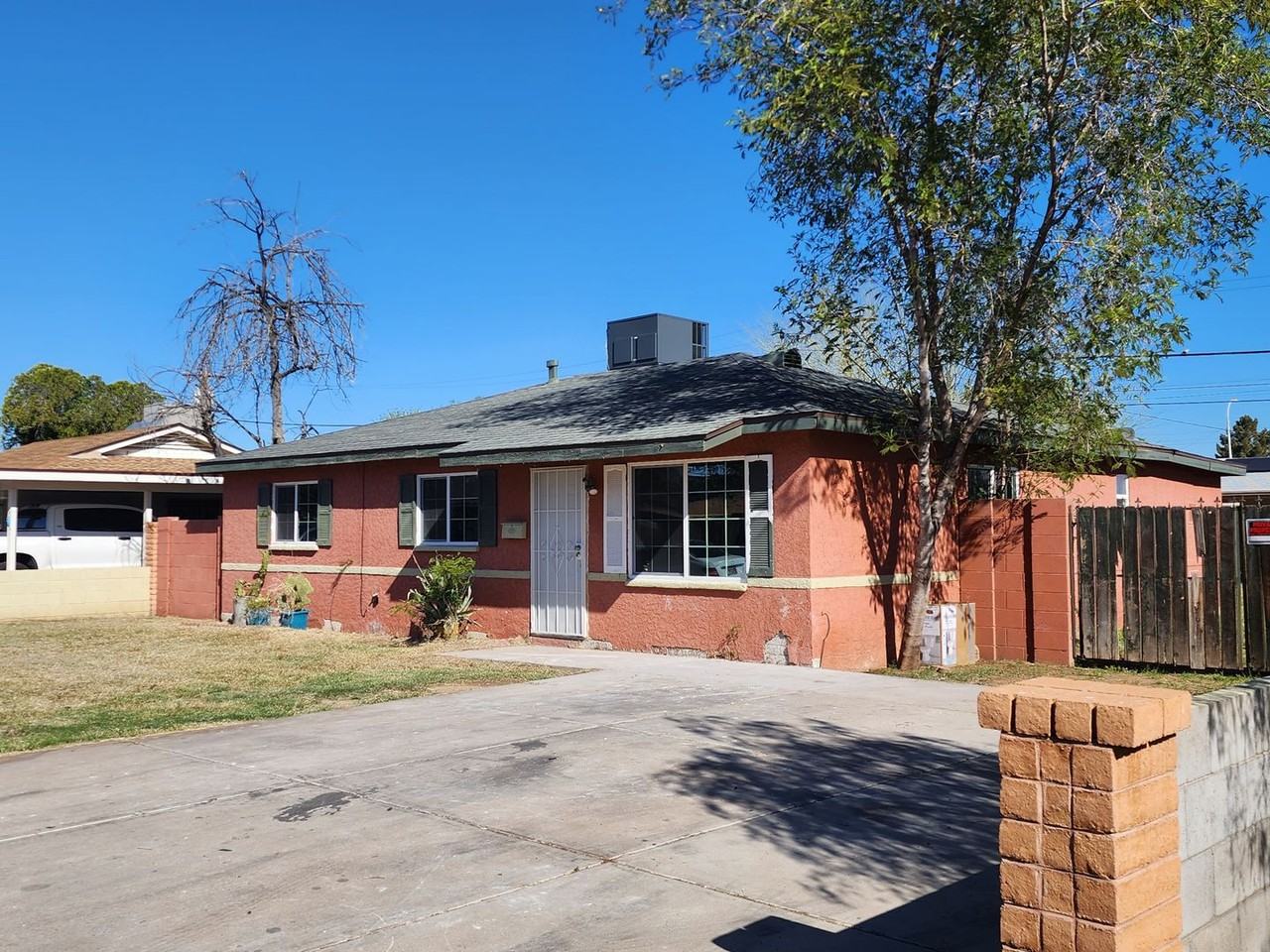 2732 W Luke Ave - Photo 3 of 11