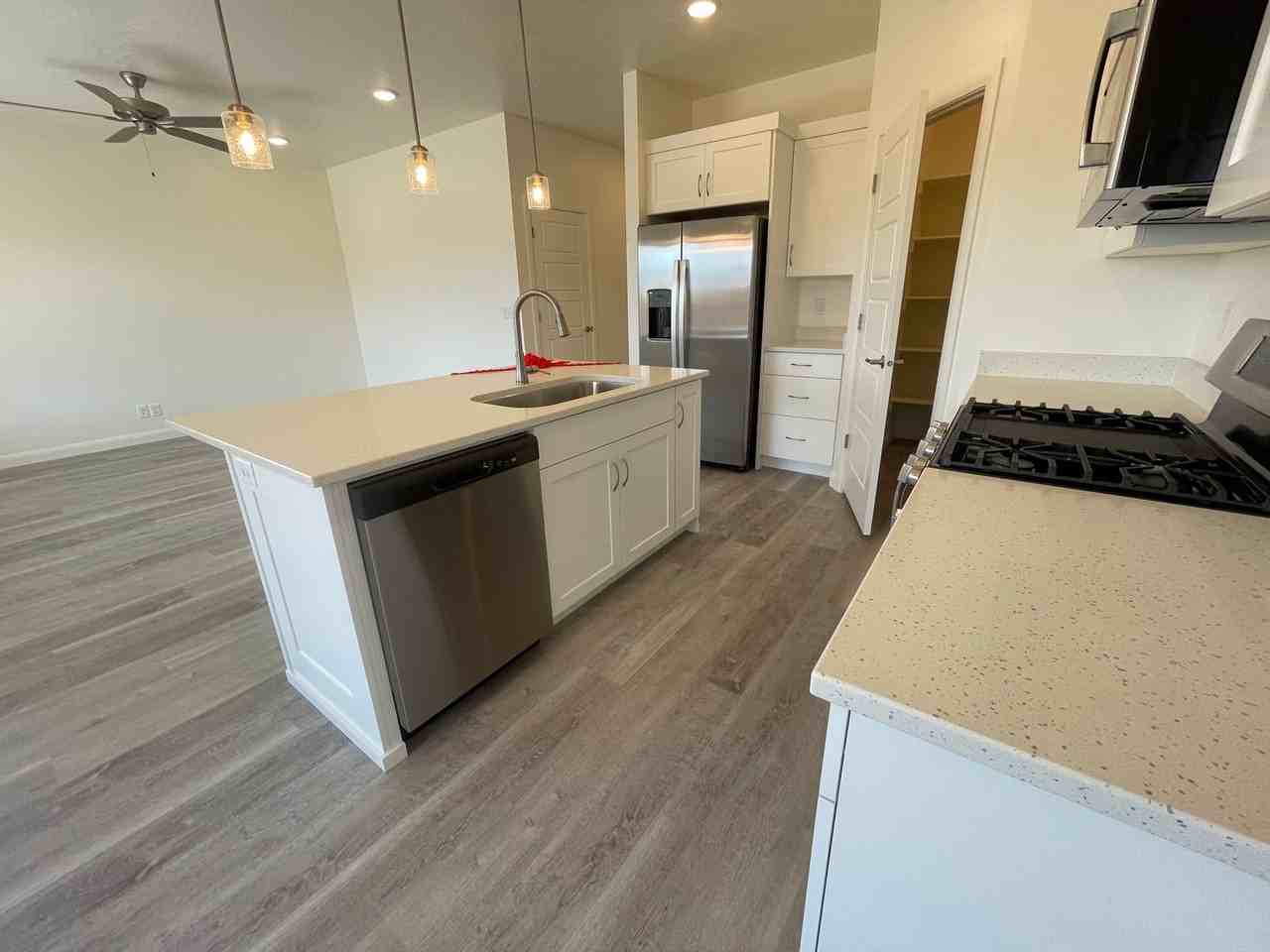 1396 E White Hollow Ln - Photo 4 of 31