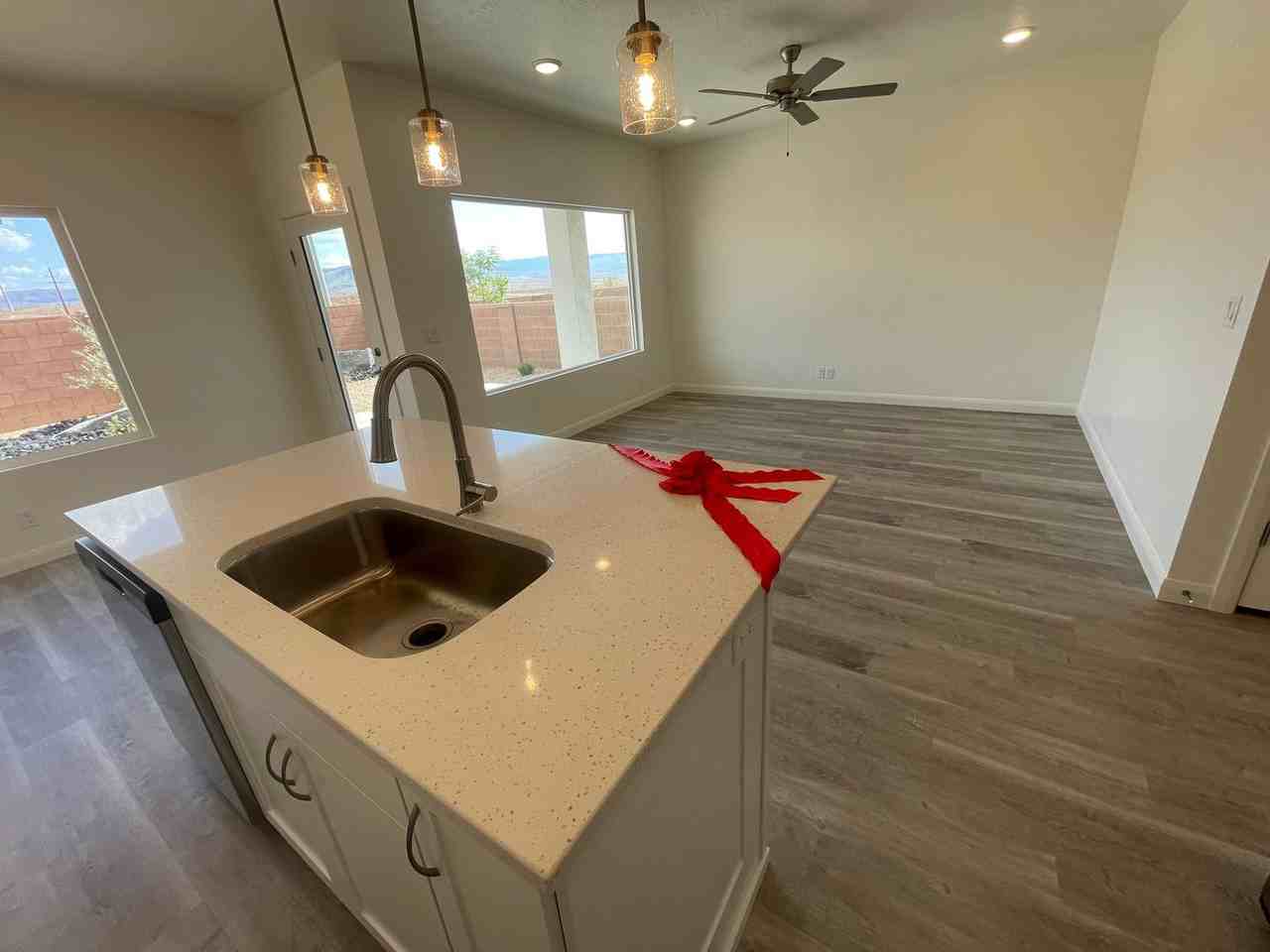1396 E White Hollow Ln - Photo 5 of 31