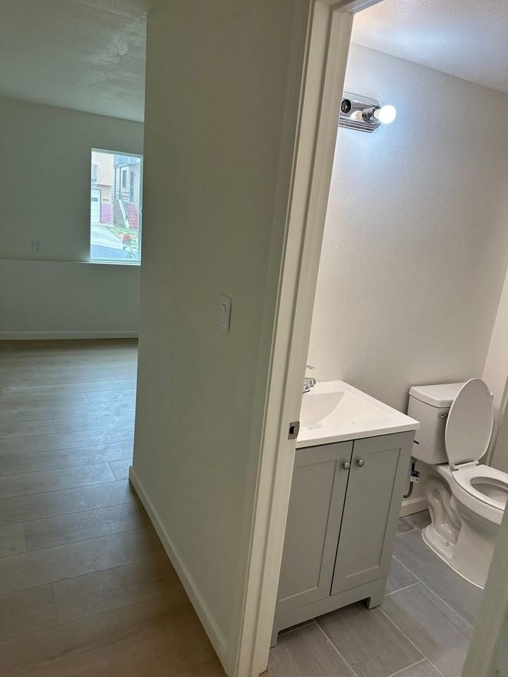 12 Montebello Dr - Photo 3 of 9