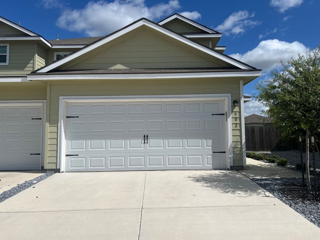 602 Heathers Way - Photo 2 of 24