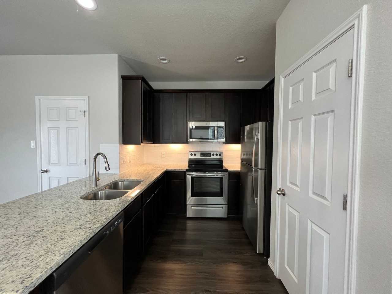 602 Heathers Way - Photo 7 of 24