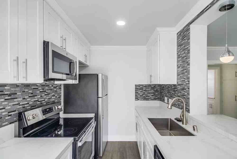 1254 Robinson Avenue - Photo 2 of 7