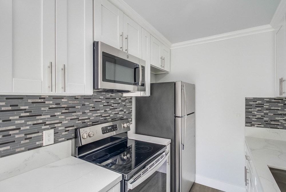 1254 Robinson Avenue - Photo 4 of 7