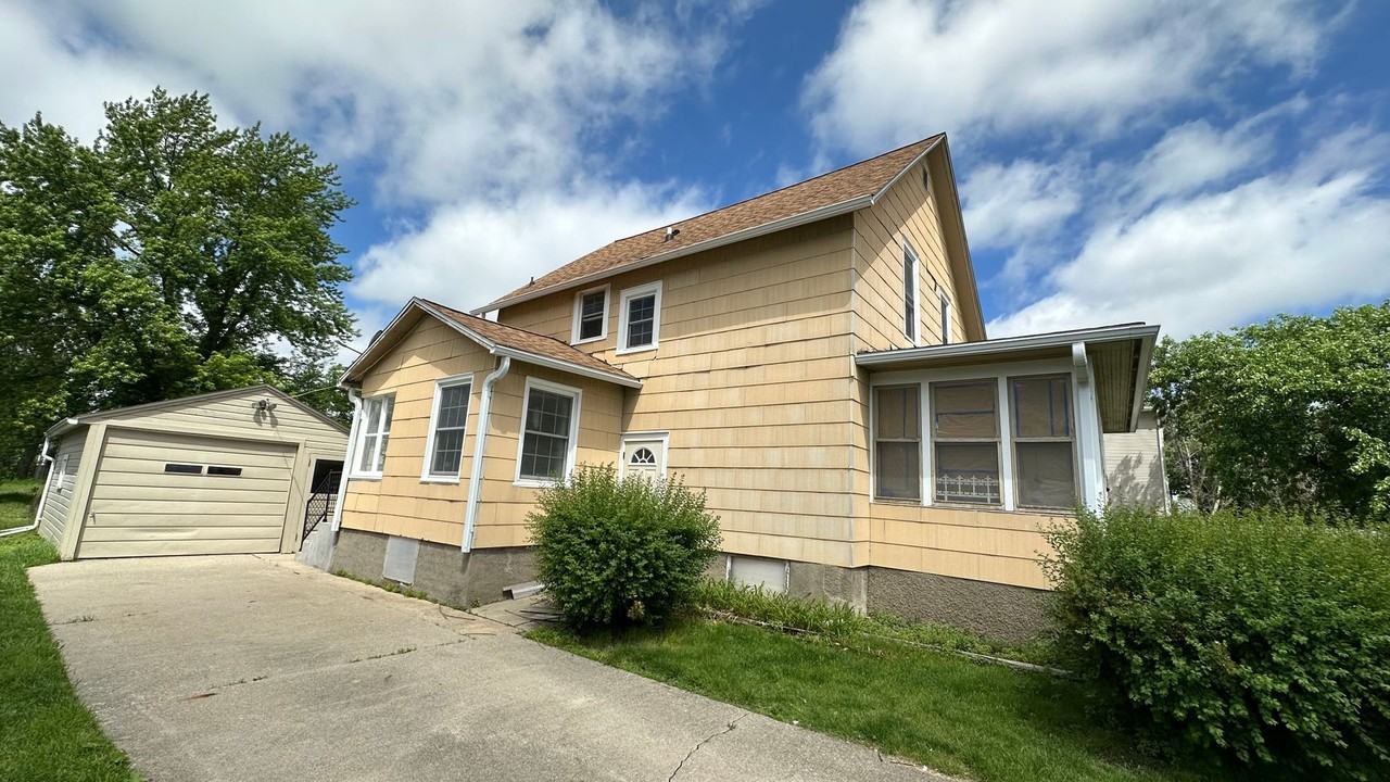 229 S Sherman Ave - Photo 2 of 6