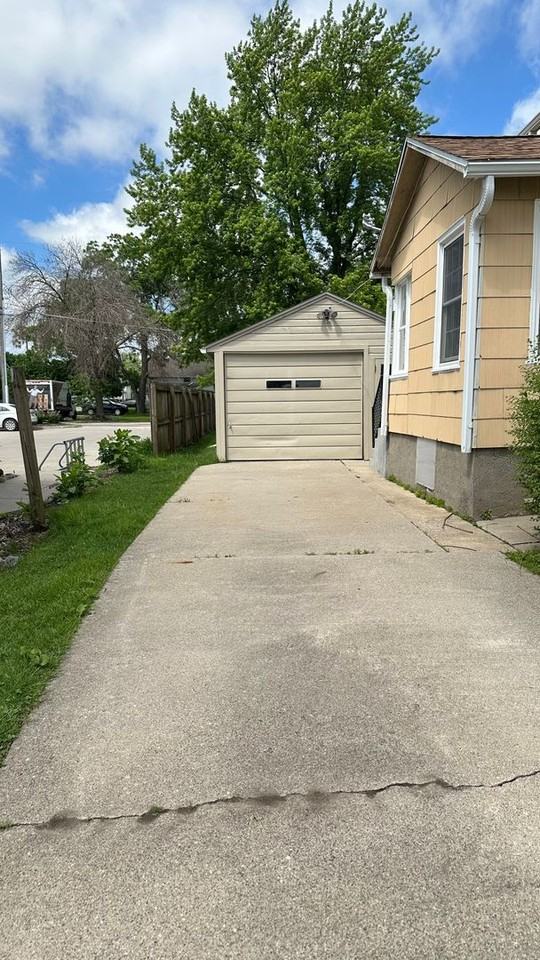 229 S Sherman Ave - Photo 6 of 6