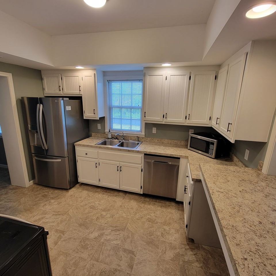 250 E Main St - Photo 5 of 25