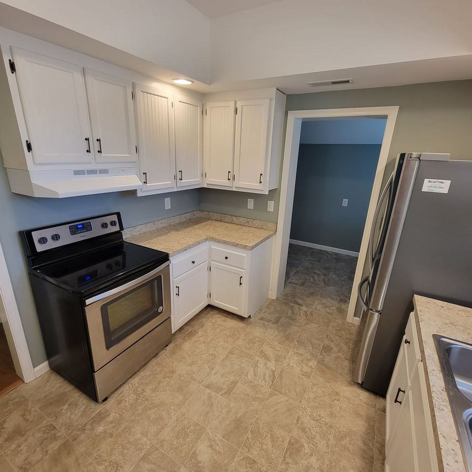 250 E Main St - Photo 6 of 25