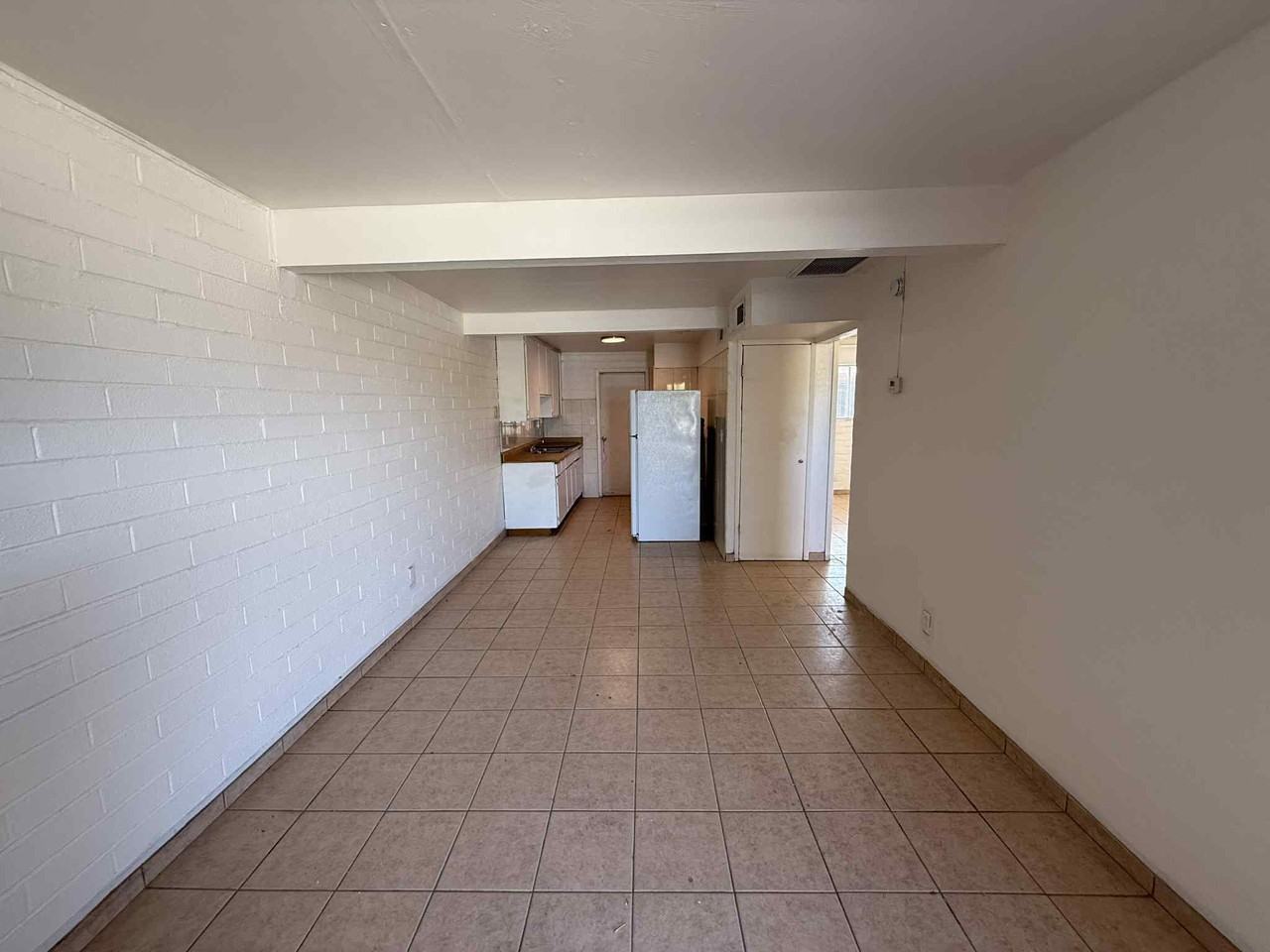 1650 // 4904 South 13th Avenue - Photo 5 of 16