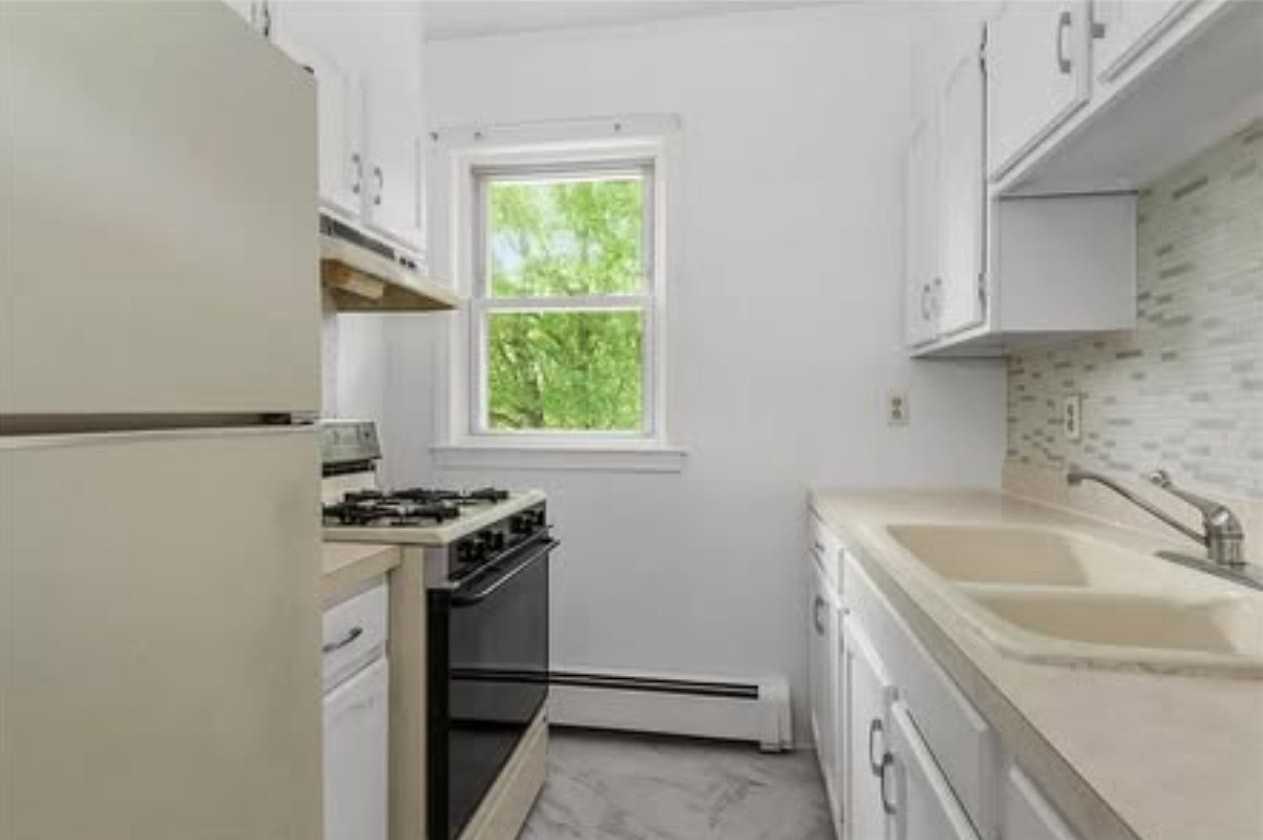 160 Papineau Avenue, Unit 2 - Photo 3 of 13