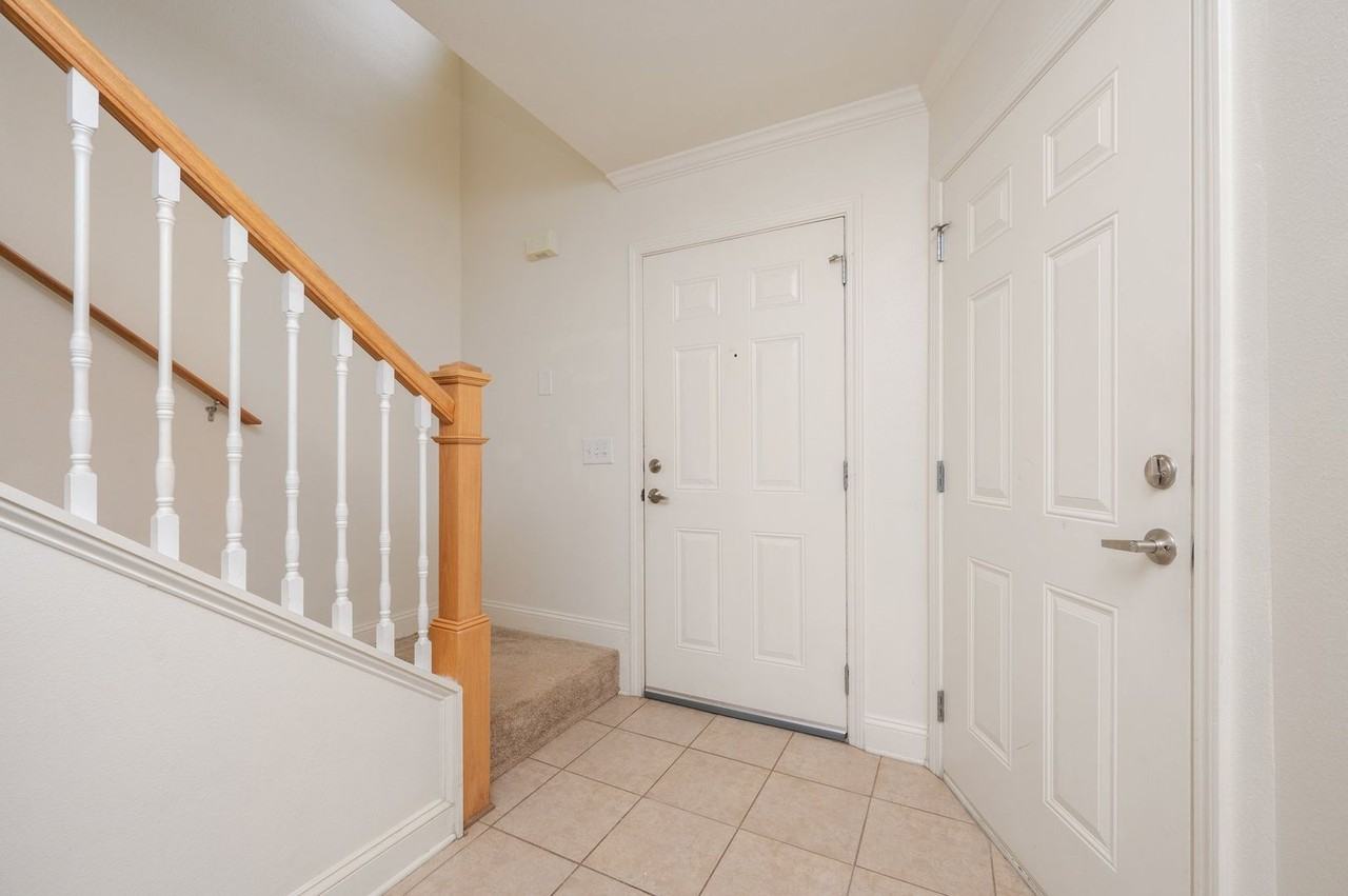 715 Majestic Dr - Photo 4 of 44