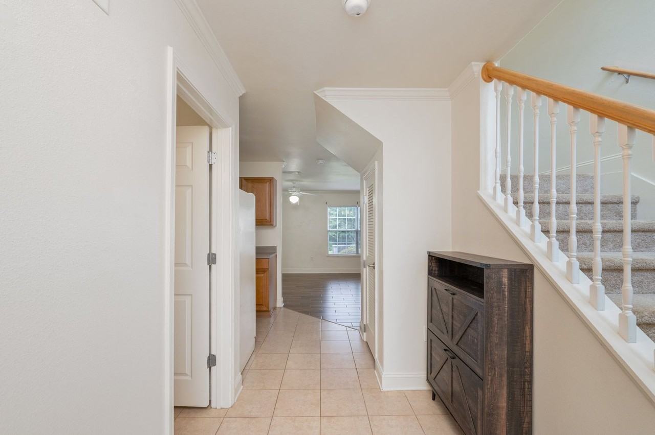 715 Majestic Dr - Photo 6 of 44