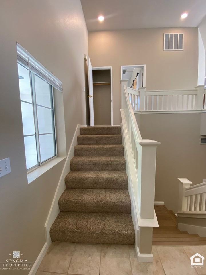 1217 Nash St - Photo 2 of 37