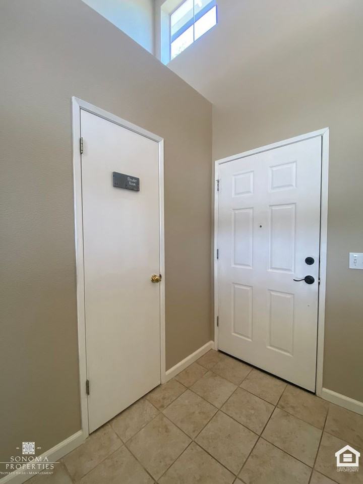 1217 Nash St - Photo 5 of 37