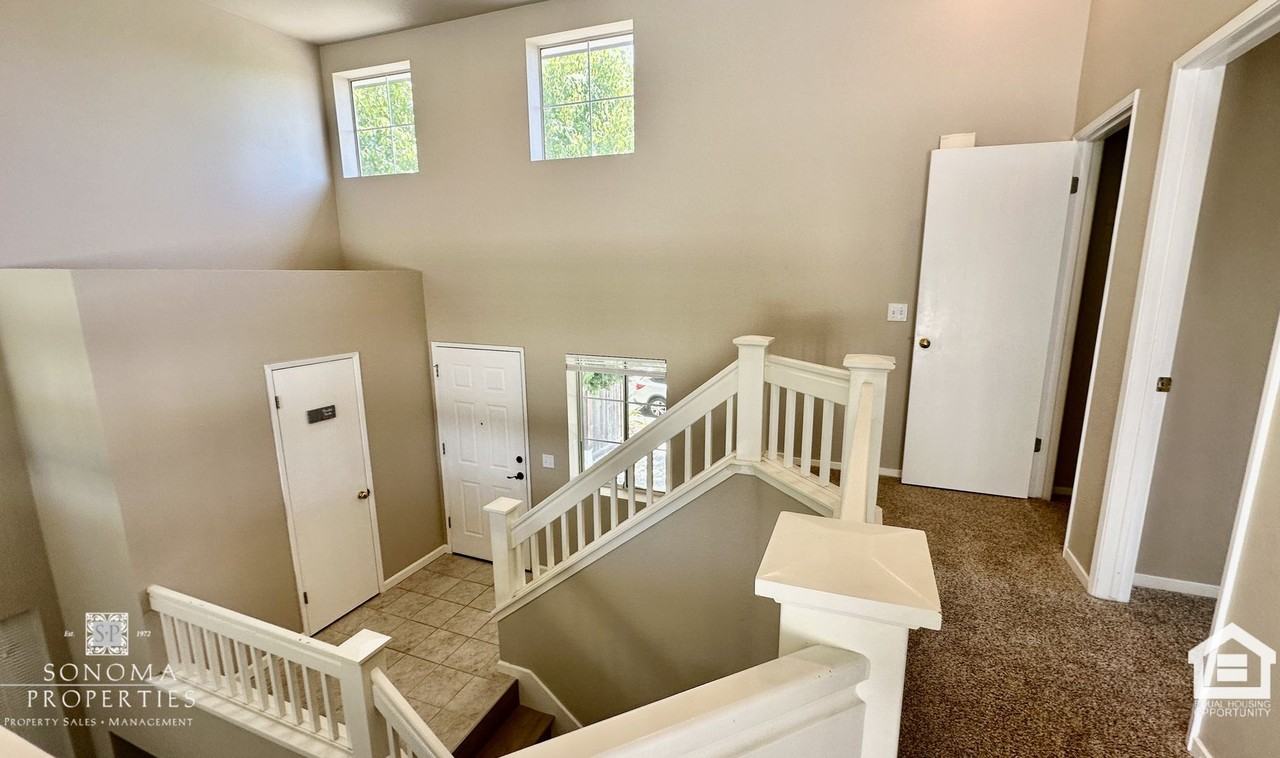 1217 Nash St - Photo 7 of 37