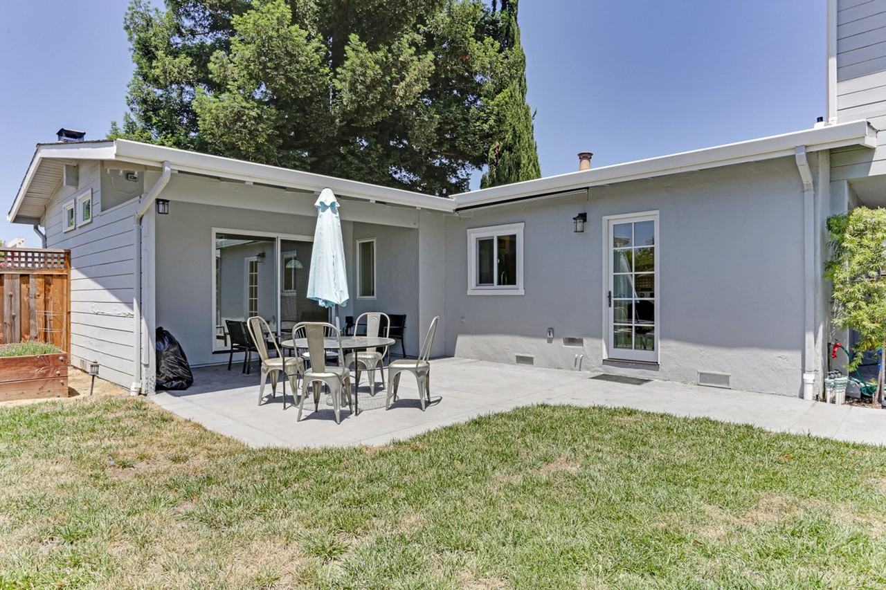 830 Century Dr - Photo 3 of 18