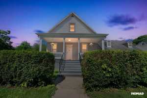 featured image of 28 Hollow Wood Ln