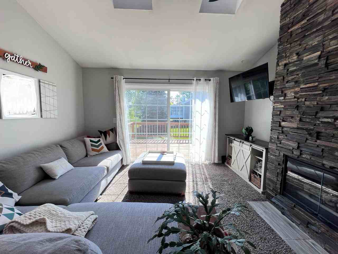 760 Strawberry Valley Ave Nw - Photo 3 of 22