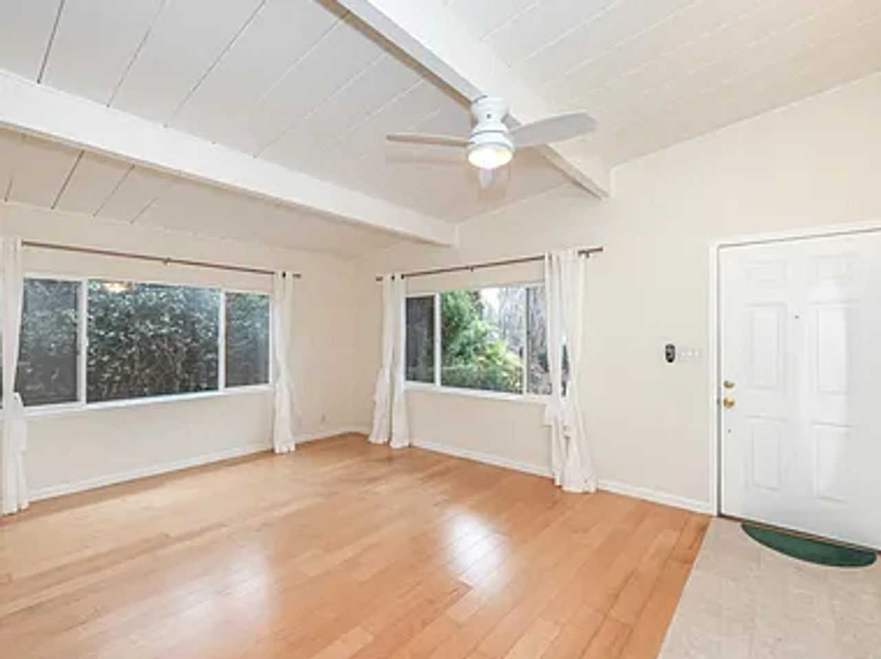 752 Emily Dr - Photo 3 of 19