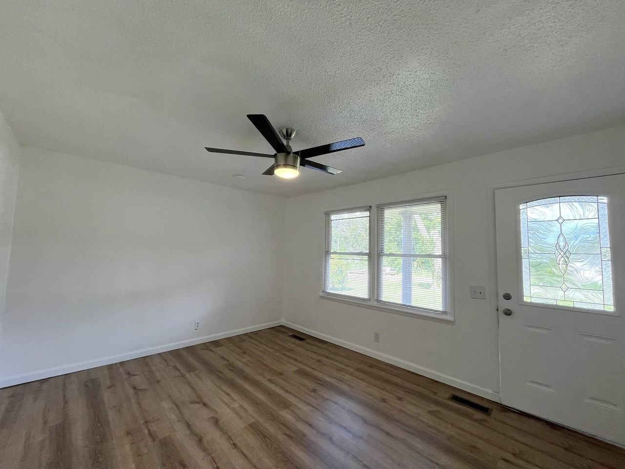 481 Mcquade Cir - Photo 3 of 25