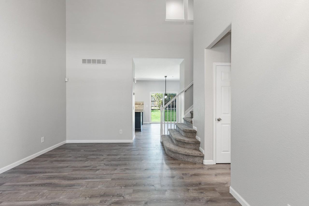 15726 Greenstone Ln - Photo 4 of 28
