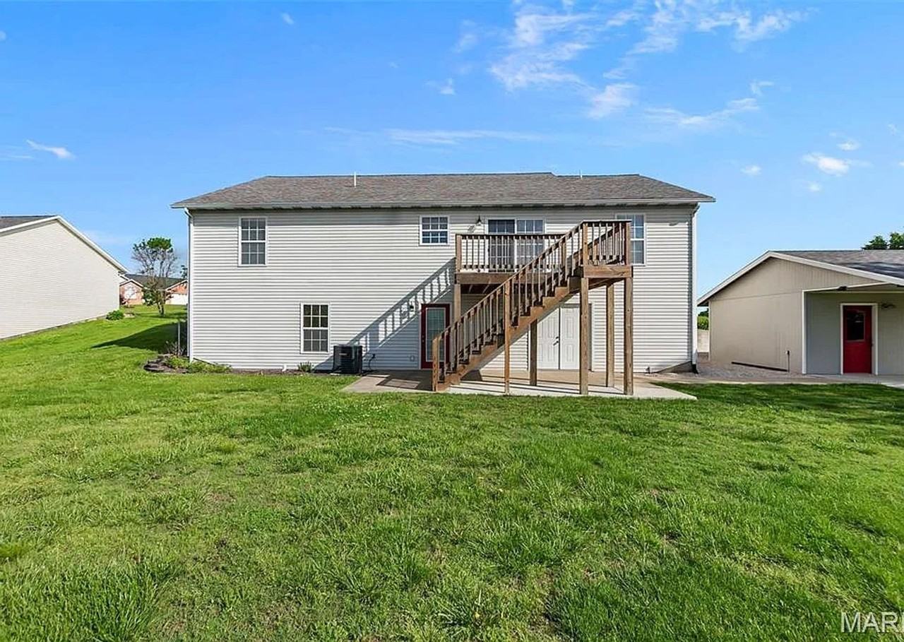 215 Stonewall Dr - Photo 2 of 10