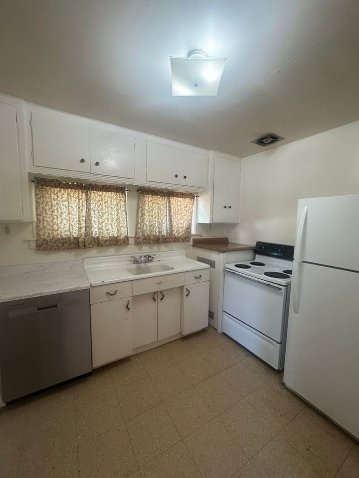 2387 Wilsey Dr - Photo 2 of 9