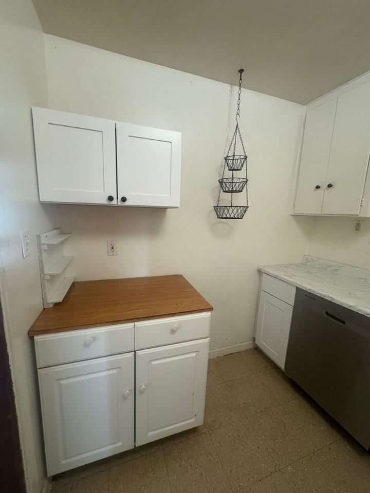 2387 Wilsey Dr - Photo 3 of 9