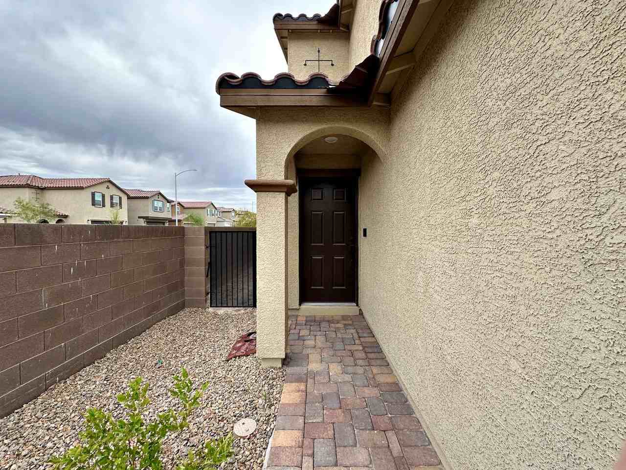 7003 Wildhorse Creek St - Photo 3 of 39
