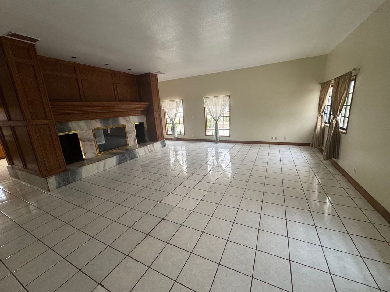 2445 Desire Ave - Photo 2 of 12