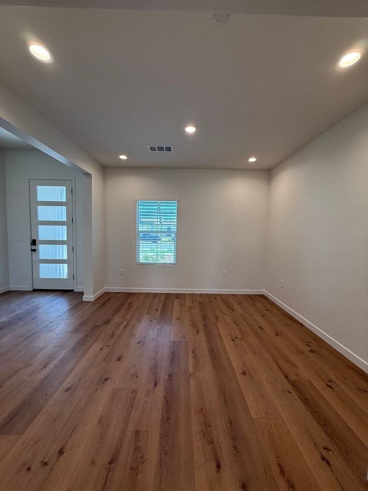 16806 Mairs Dr - Photo 6 of 39