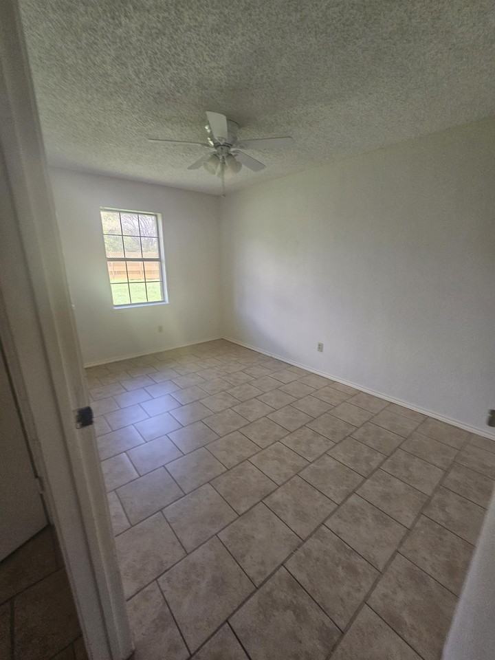 801 West Stubbs Street - Photo 3 of 8