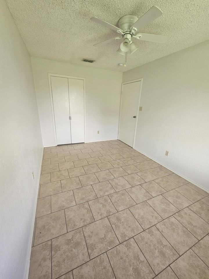 801 West Stubbs Street - Photo 4 of 8