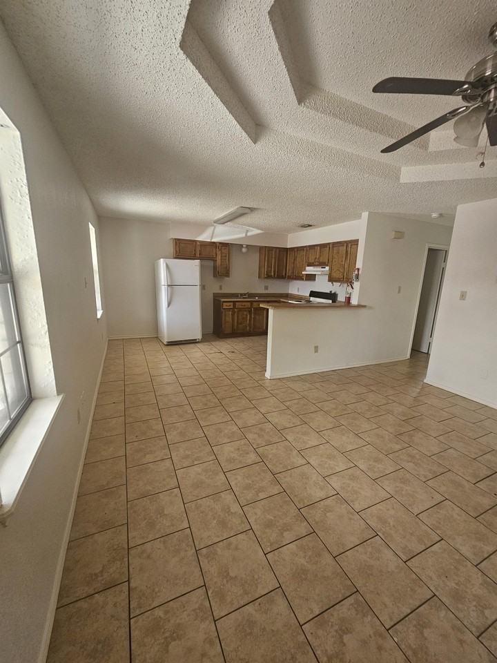 801 West Stubbs Street - Photo 7 of 8