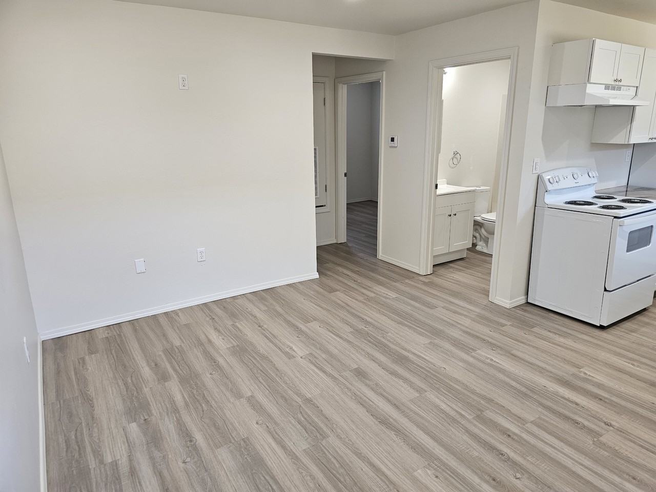1601 East Grand Avenue - Photo 2 of 50