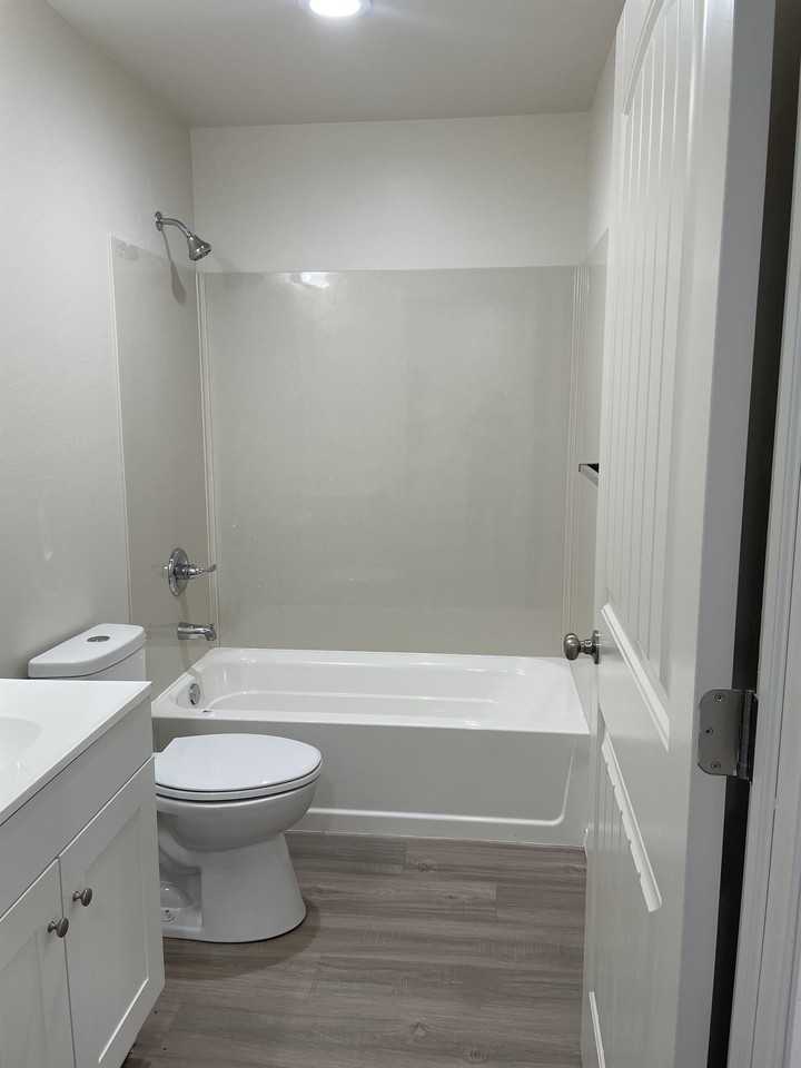 1601 East Grand Avenue - Photo 4 of 50