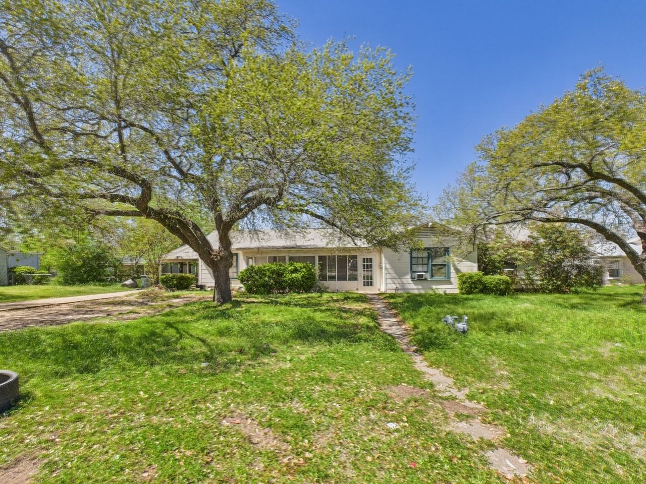 722 Garden Acres Boulevard - Photo 2 of 33