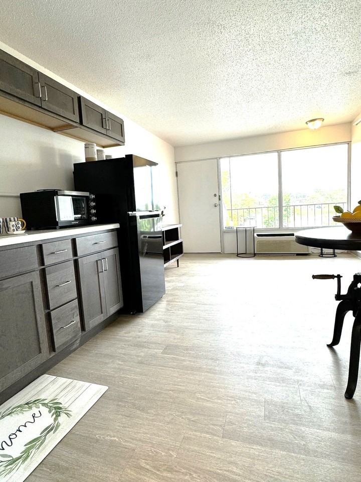 Outback Roadhouse Apartments - Photo 2 of 50