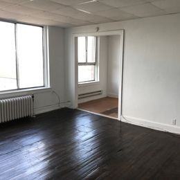 Woodford Apartments - Photo 2 of 8