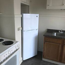 Woodford Apartments - Photo 3 of 8