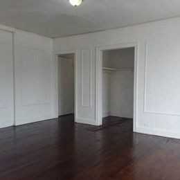 Woodford Apartments - Photo 4 of 8