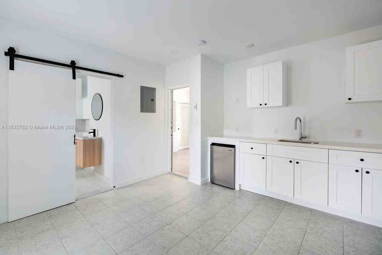 7800 Northeast 10th Court #5