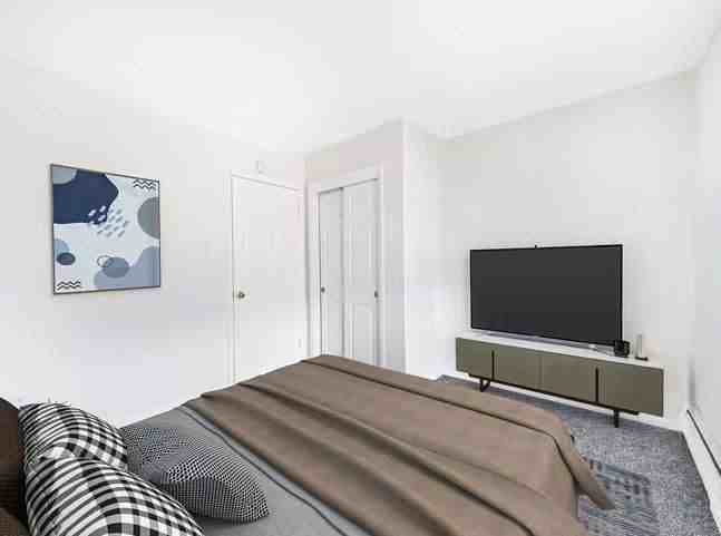 Alexander Arms Apartments - Photo 3 of 11