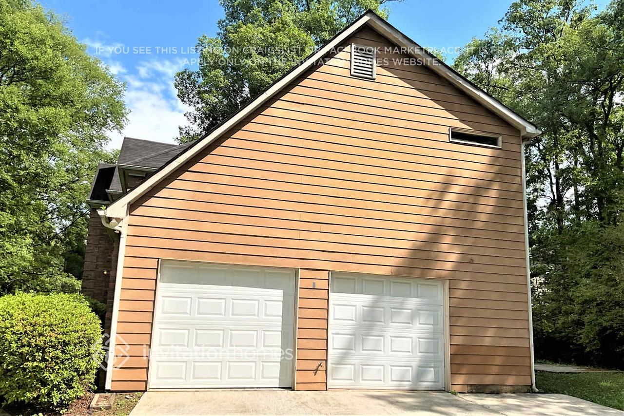 210 Promenade Way Sw - Photo 2 of 18