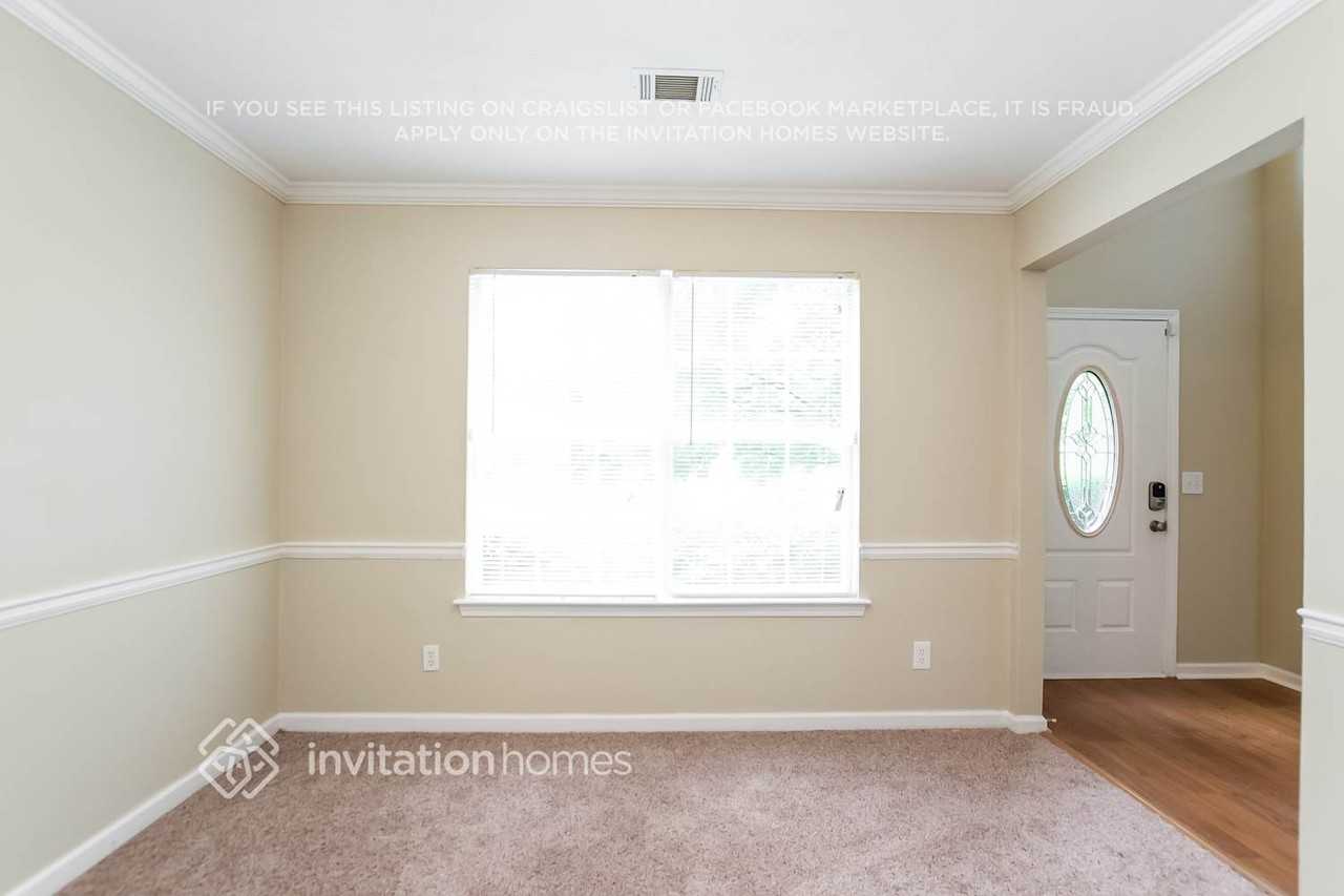 210 Promenade Way Sw - Photo 3 of 18